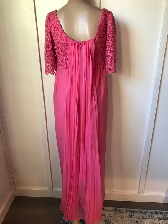 Dark pink maxi dress with train - image 2