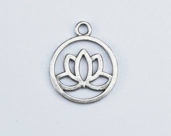 Lotus Charm, qty 4+, silberfarben, versilbert, filigraner Kreis, 20x24 mm, für Ketten, Armbänder. Waterlily. Yoga Schmuck Boho (27-10)
