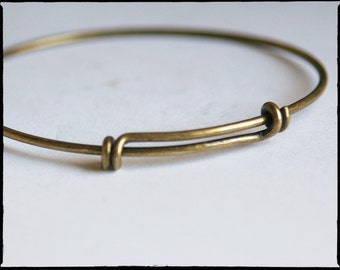 Antique Bronze bangle bracelet for charms. Adjustable, plated brass wire. Qty 1. For charm bracelets. Bracelet blanks Jewelry supply (SKU33)