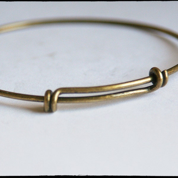Antique Bronze bangle bracelet for charms. Adjustable, plated brass wire. Qty 1. For charm bracelets. Bracelet blanks Jewelry supply (SKU33)
