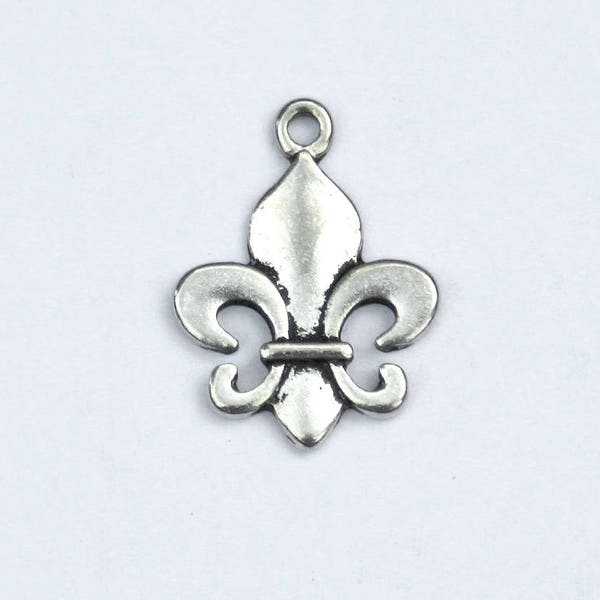 Fleur de Lis charms for bracelets, pendants, bangles- Qty 5+. Antique silver plated, French, France, Paris, New Orleans, lily, lotus (1-16a)