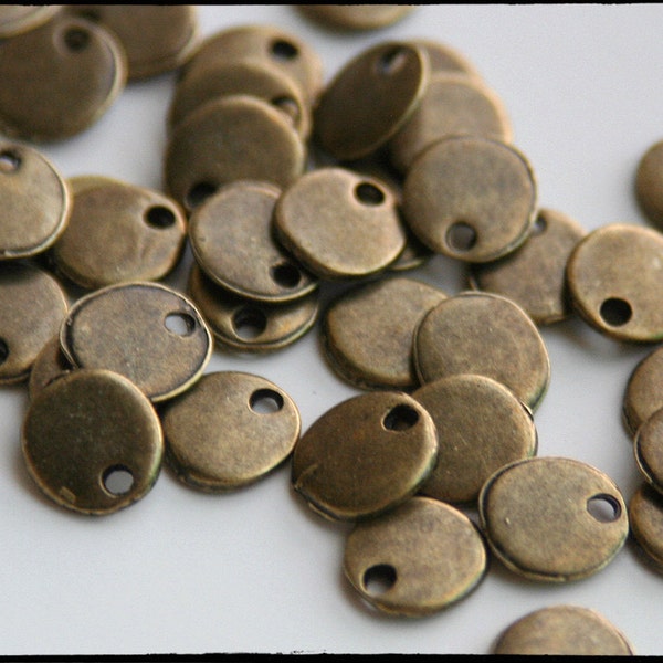 Tiny Antique Bronze Stamping Blank. 8mm. Stamping tag, round. So cute! For hand-stamped jewelry, initial charms. Blank tag. QTY 30 (yb89)