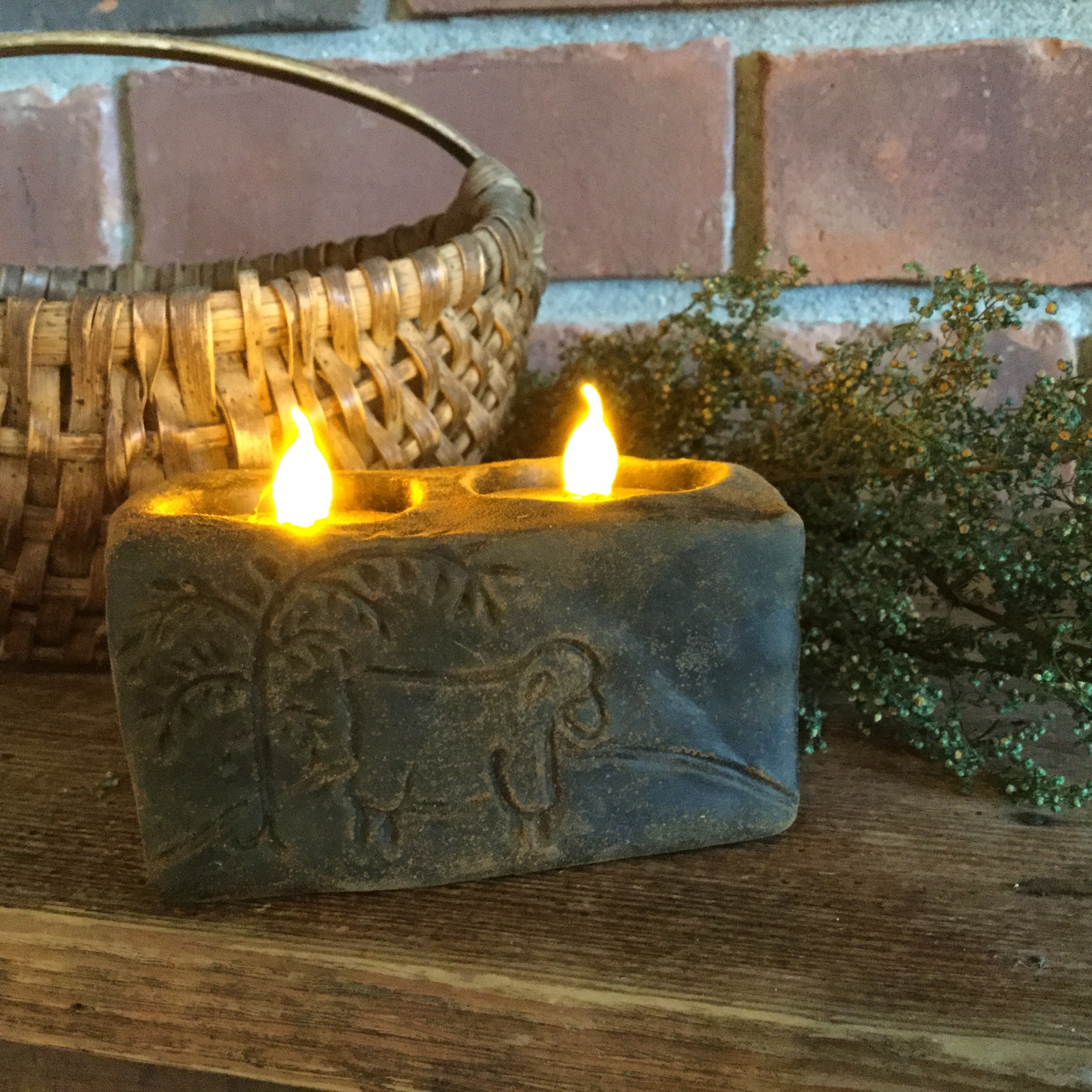 Blackened Beeswax Sheep Farm Flicker Light #540 ~Primitive~Americana