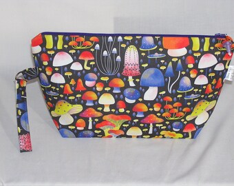 Magical Mushrooms Beckett Bag with Mushroom Bead Pull