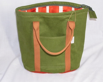 Buckthorn Brushed Twill Zippered Tote in Matcha Green