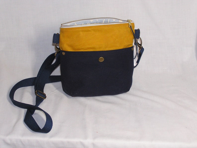 Navy/Gold Easton Crossbody Bag image 7