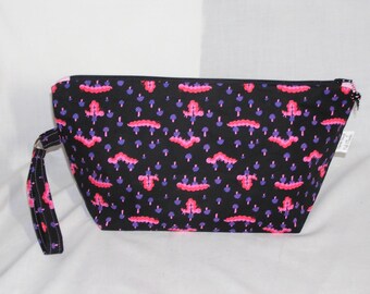 Inchworms Beckett Bag