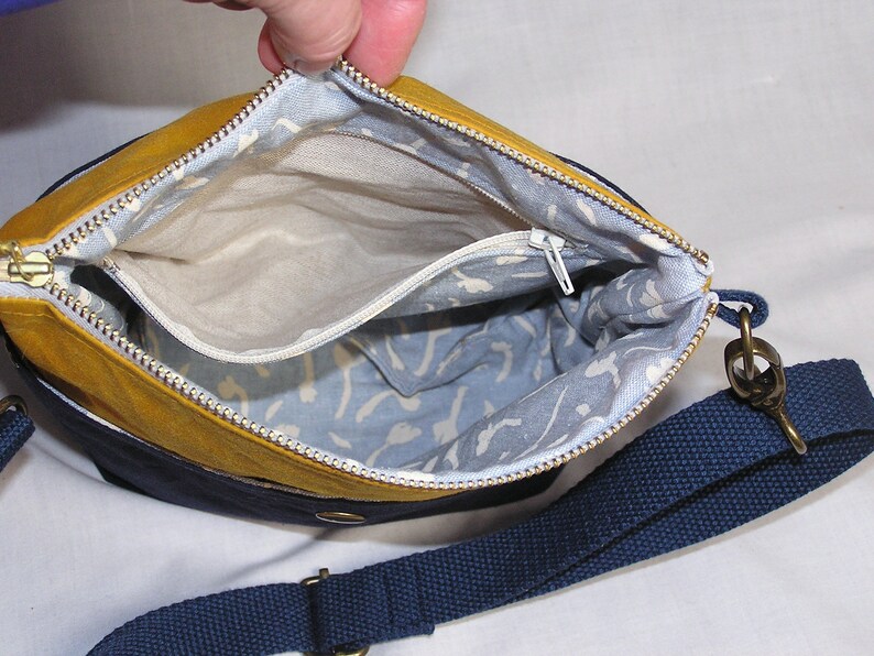 Navy/Gold Easton Crossbody Bag image 5