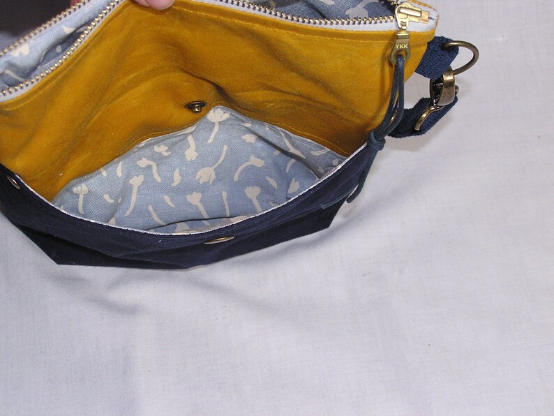 Navy/Gold Easton Crossbody Bag image 4