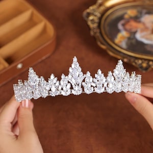 Bride Diadem - Etsy display picture 1
