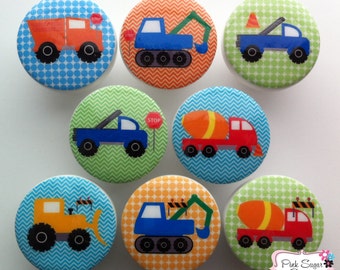 BOUWVRACHTWAGENS KNOPPEN jongens ladetrekkers kinderen kinderkamer inrichting kinderkunst cement dumper bulldozer chevron stippen blauw groen oranje