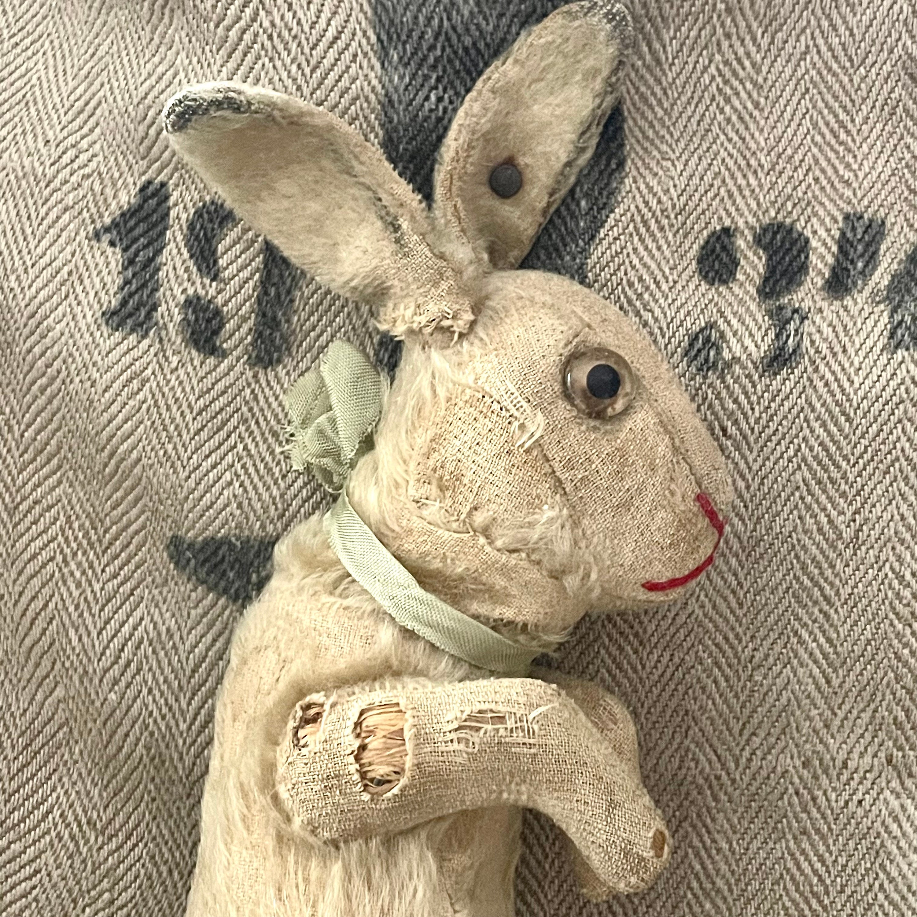 Lapin de Pâques en peluche Lapin Huggable Lapin Figurine Poupée pour Party