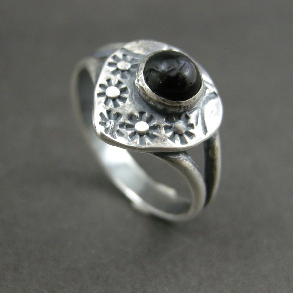 RING, STERLING SILVER, Handmade, ooak, Bezel Set 6 mm Black Onyx Cabochon, Lovingly Hand Stamp Floral Motif, Size 8,  3.3g,Shine