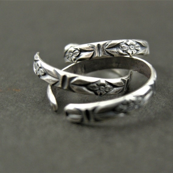 TOE RING, HANDMADE, Sterling Silver, Floral Motif Embossed, Toe Ring Jewelry, lightweight, 2.75 mm wide, .5mm high, adjustable, gift jewelry