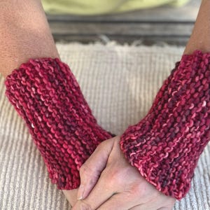 Knitting Pattern PDF, "Cannoli" Wrist Warmers, Bulky Weight Yarn, Beginner Knitting, Fingerless Gloves