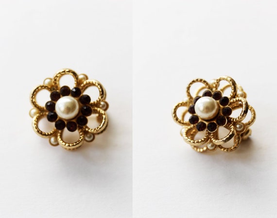 Vintage Goldtone Textured Flower Brooch Pin with … - image 1