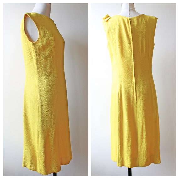 Vintage 1960s VTG Yellow Shift Bow Sleeveless Dre… - image 2