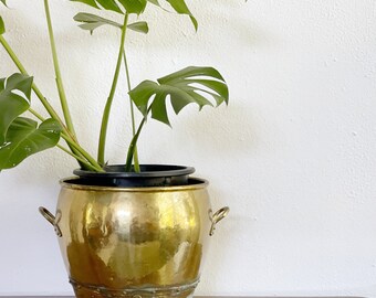 Vintage extra large English brass planter with claw feet | handmade in England | houseplant pot | indoor plants | huge | claw foot