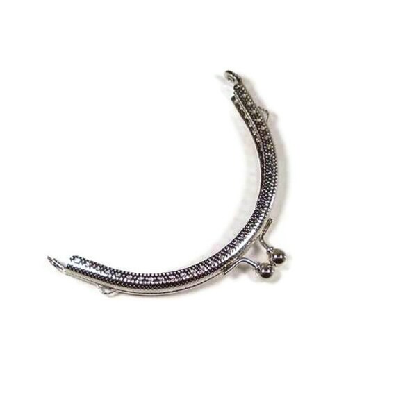 Curved Sew-in Purse Frame (Kiss Lock) Curved Sew-in Purse Frame (Kiss Lock)