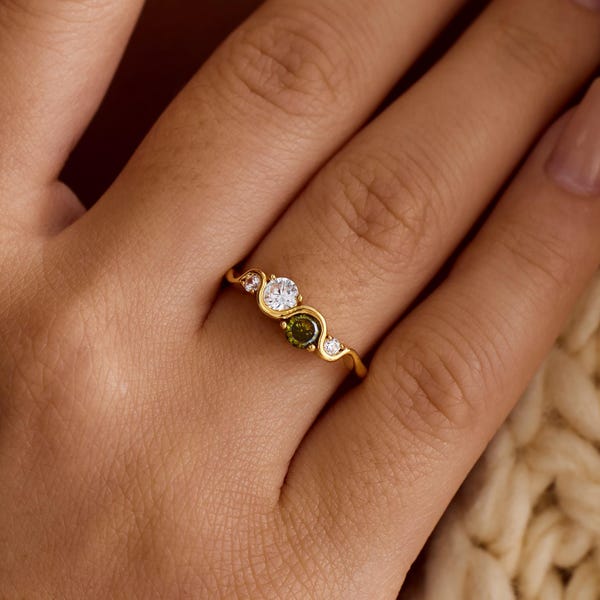 Customized birthstone rings, personalized twin birthstone jewelry, birthday surprise gifts, bridesmaid gifts, symbols of friendship and love