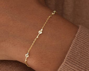 Minimalist Custom Birthstone Key Bracelet, Personalized Initial Jewelry, Best Friend Gift, Christmas Gift for Mom, Unique Sister Keepsake