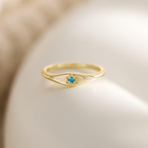 Bague étoile personnalisée avec pierre de naissance, chevalière délicate en or, bagues minimalistes empilables, cadeau de Noël pour maman, bijou céleste, cadeau d'anniversaire