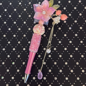 Wunderschöner perlenbesetzter Blütenstift