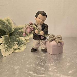 Enesco I Know How To Win A Heart. Kim Anderson Figurine with Trinket Box.