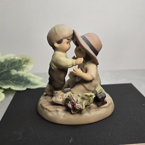 Enesco, Kim Anderson &quot;Shall We Kiss And Makeup&quot; Figurine