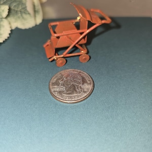 Rzadki zabytkowy metalowy miniaturowy domek dla lalek