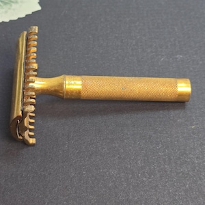 Vintage Brass Gillette Gold Old Type Open Comb DE Safety Razor