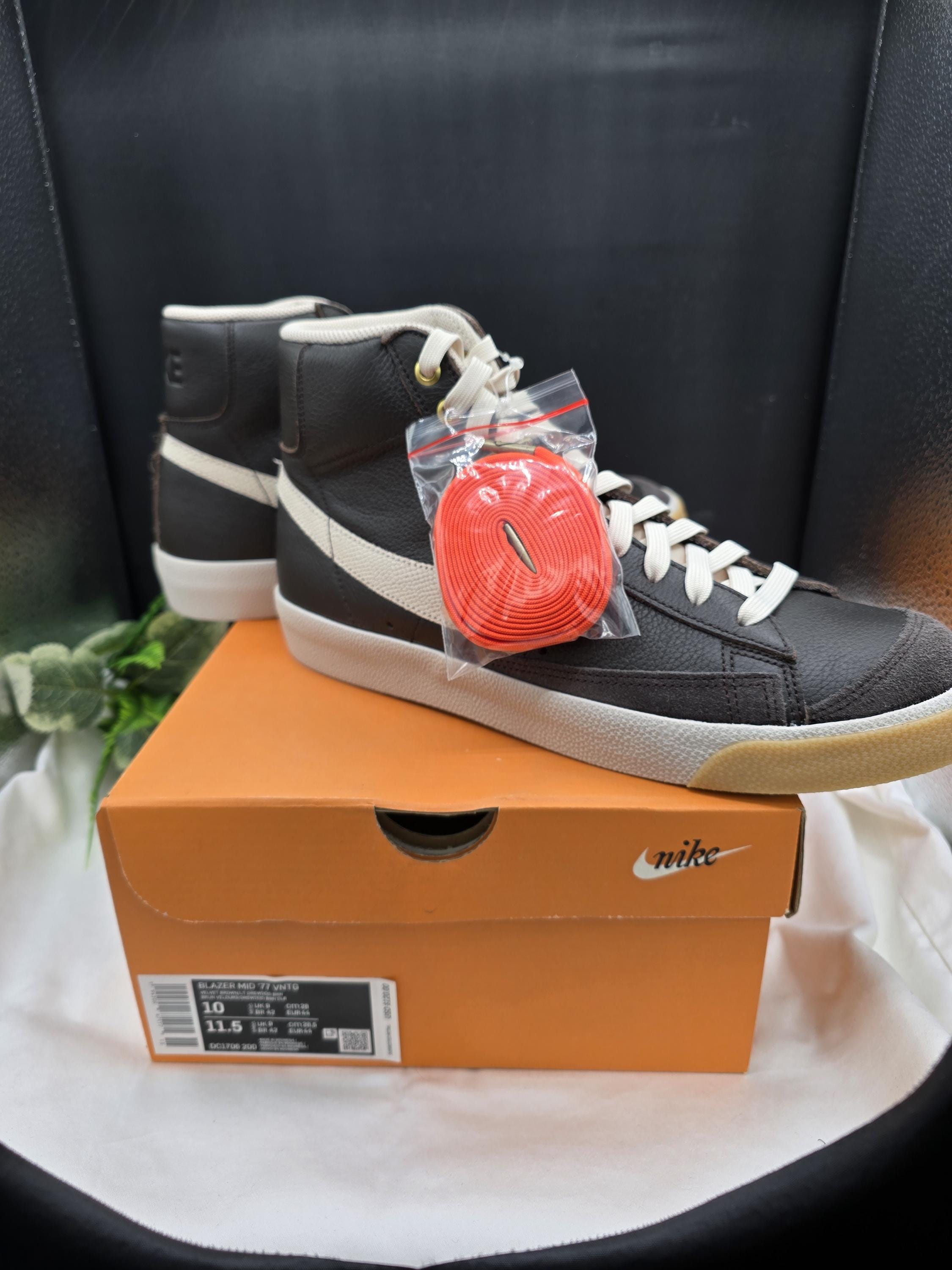 nike 70s type trainers