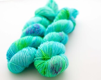 Single Ply superwash merino 'tropical'