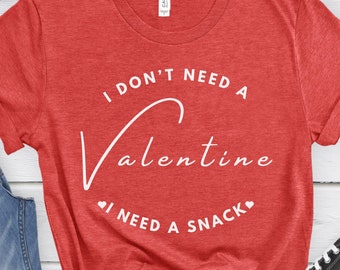 Non ho bisogno di una maglietta di San Valentino, ho bisogno di uno snack, maglietta divertente per San Valentino, maglietta divertente per single, maglietta di San Valentino con snack e amore