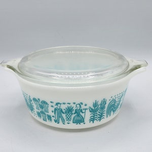 Pyrex Butterprint 1.5 pt casserole dish with lid