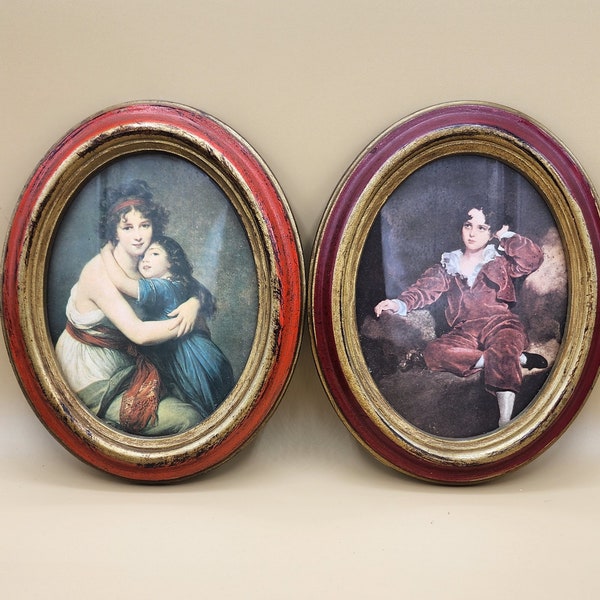 Pair of framed oval Italian prints