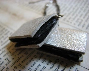 orecchini mini libro, pelle argento