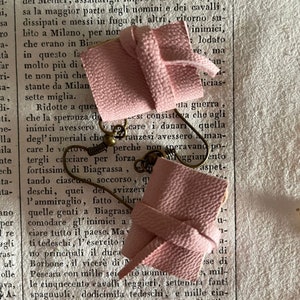 boucles d'oreilles mini livre, rose image 2