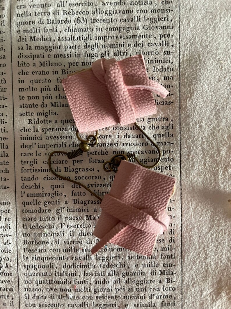 boucles d'oreilles mini livre, rose image 2