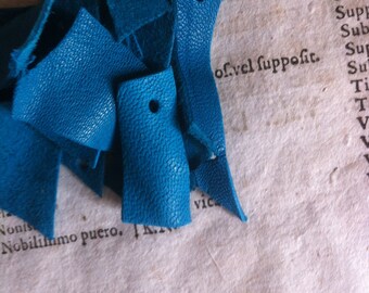 Leather scraps, blu indaco