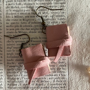 boucles d'oreilles mini livre, rose image 1