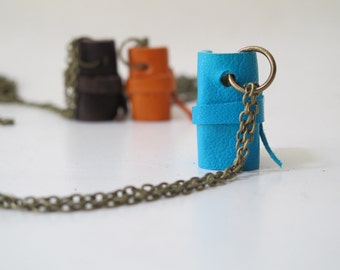 Turquoise mini boek ketting