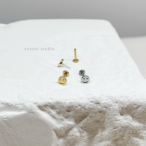 Smile Threadless Push Pin Earring • Titanium Flat Back Stud • 20G 18G 16G Tragus Helix Cartilage Piercing • Cute Dainty Jewelry