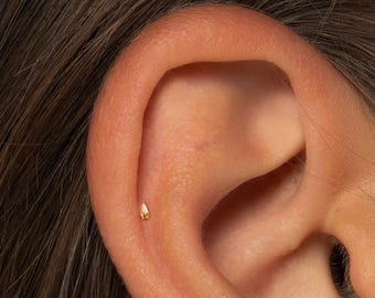 Teardrop Flat Back Stud – 20G/18G/16G Threadless Push Pin Labret • Titanium Tragus, Helix & Cartilage Earring for Sensitive Ears