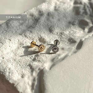 20G/18G/16G Flower Push Pin Labret •  Threadless Flat Back Earring • Tragus Stud • Flat Back Stud • Helix Stud • Cartilage Stud