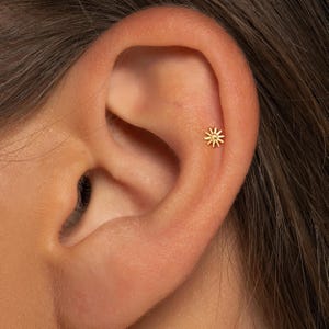 20G/18G/16G Sun flower Push Pin Labret •  Threadless Flat Back Earring • Tragus Stud • Flat Back Stud • Helix Stud • Cartilage Stud