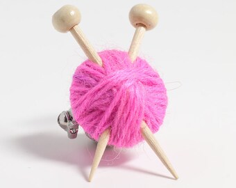 Knitters Brooch - Pink Yarn ball and Knitting Needles Pin