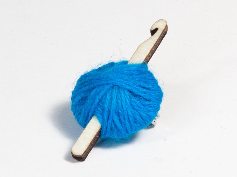 Crochet Hook & Ball of Yarn Brooch Pins in 9 Colours of Wool - Etsy