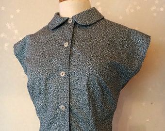 1950s style front button blouse with peter pan collar