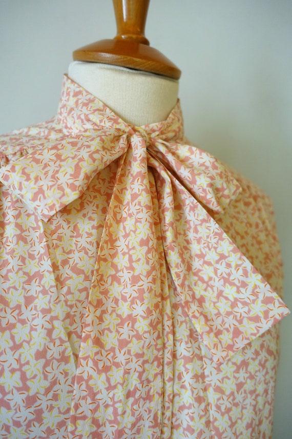 Vintage 1980s Pussy Cat Bow Secretary Tie Neck Bu… - image 3